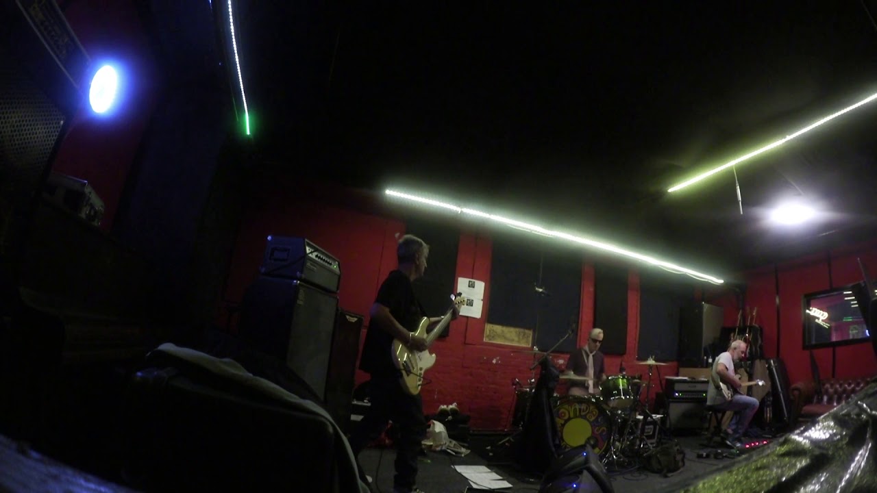 HAPPY MONDAYS LOOSE FIT REHEARSAL MCR