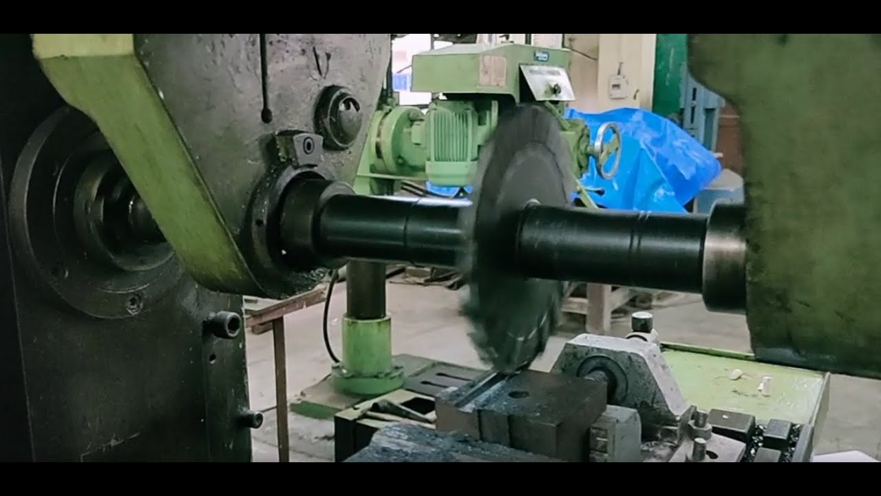 Measurement of cutting forces using dynamometer on the milling machine