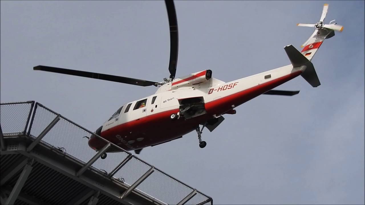 Sikorsky S-76 Helikopter Offshore im Landeanflug auf die  MPI Enterprise