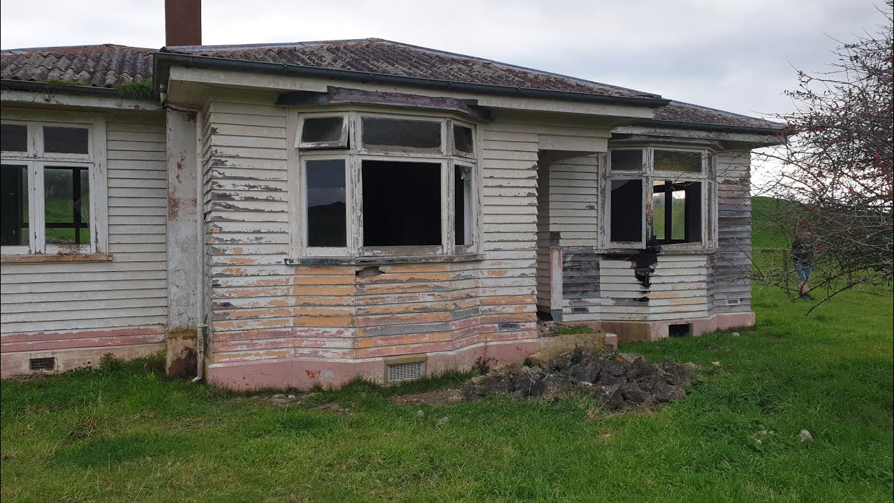 The Abandoned house down The Abandoned road, New Zealand 🇳🇿