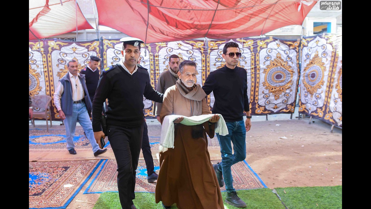 شاهد لحظة تقديم الكفن بجلسة صلح بين آل مخــائـيل بالغباشى وآل الجندى و آل دراز ببنــدارالغــربية