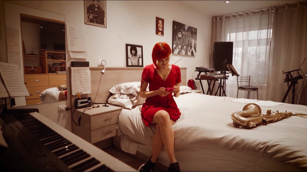 Un Año - NADIA SAX feat. Johnny Lau (Videoclip Oficial)