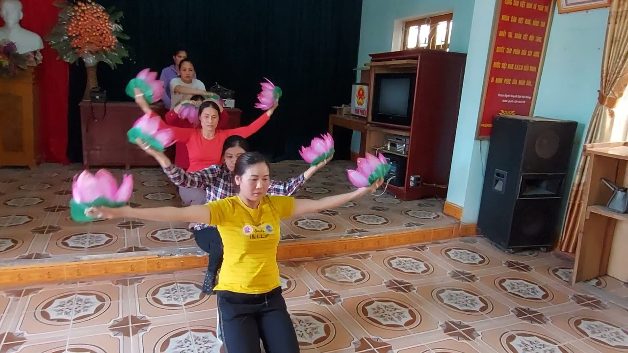 Tập múa chèo: trích đoạn 