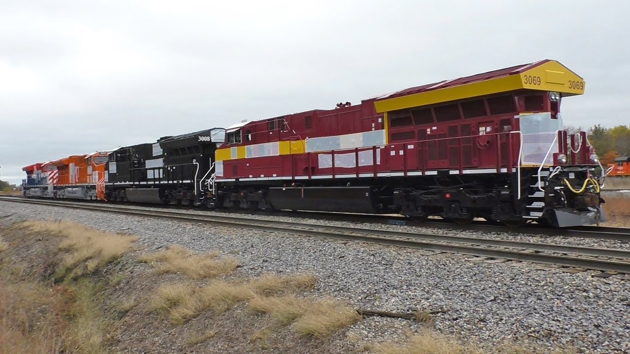 10/23/20 - CN Heritage Units trail on CN M396 at Centralia, IL