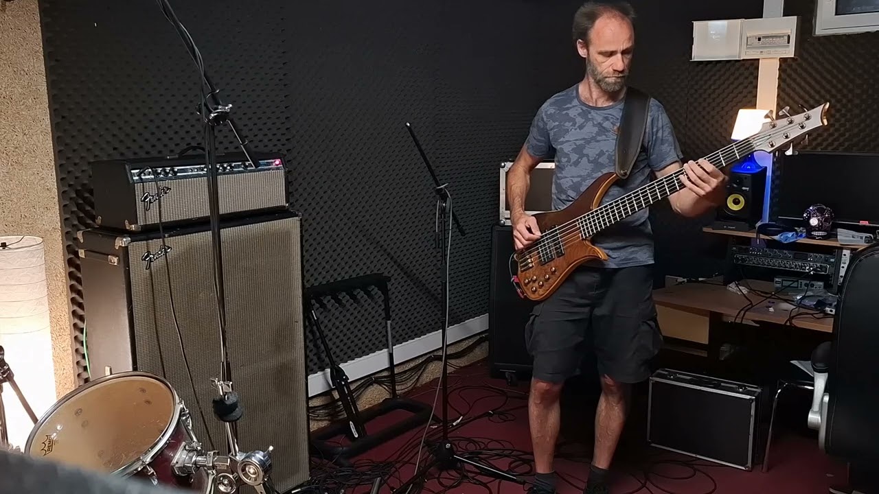 Fender 2x15 and Markbass 2x15 Fender Bassman 100 Tube soundcheck