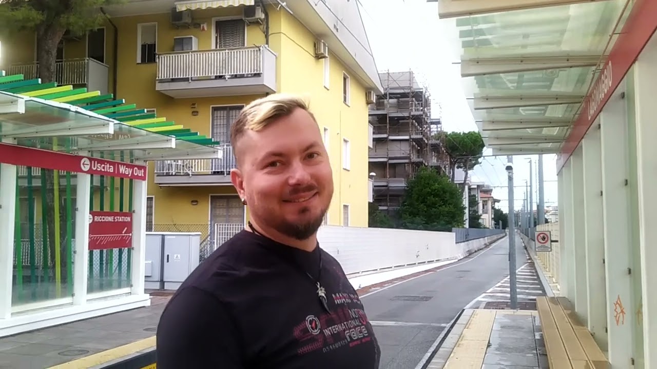 Скоростной 🚈автобус🚆 метро. Римини Италия. Bus🚍 Rimini Italien. Как добраться до центра. Metromare