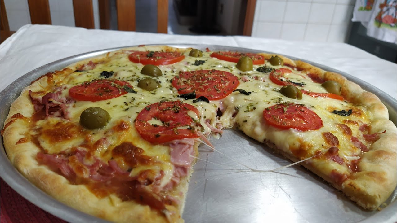 Pizza de presunto e mussarela,super fácil e deliciosa!!