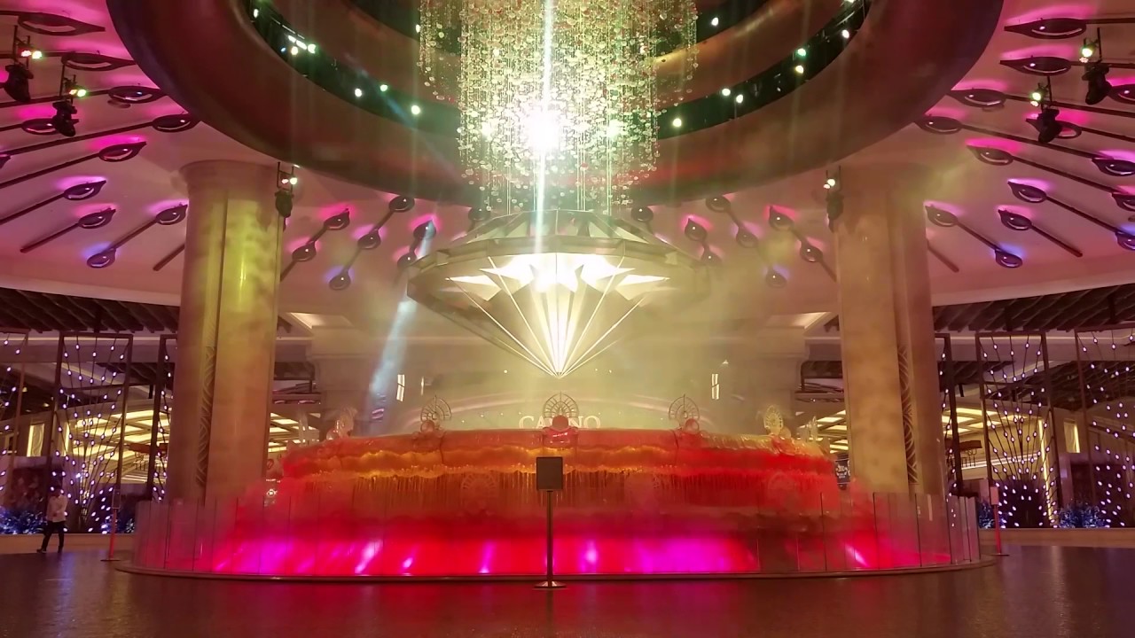 Galaxy Macau - Diamond Show with Peacock Dance Show