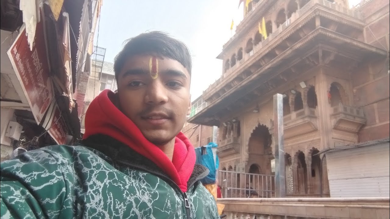 pahunch gaye banke bihari mandir🙏🏻❤️