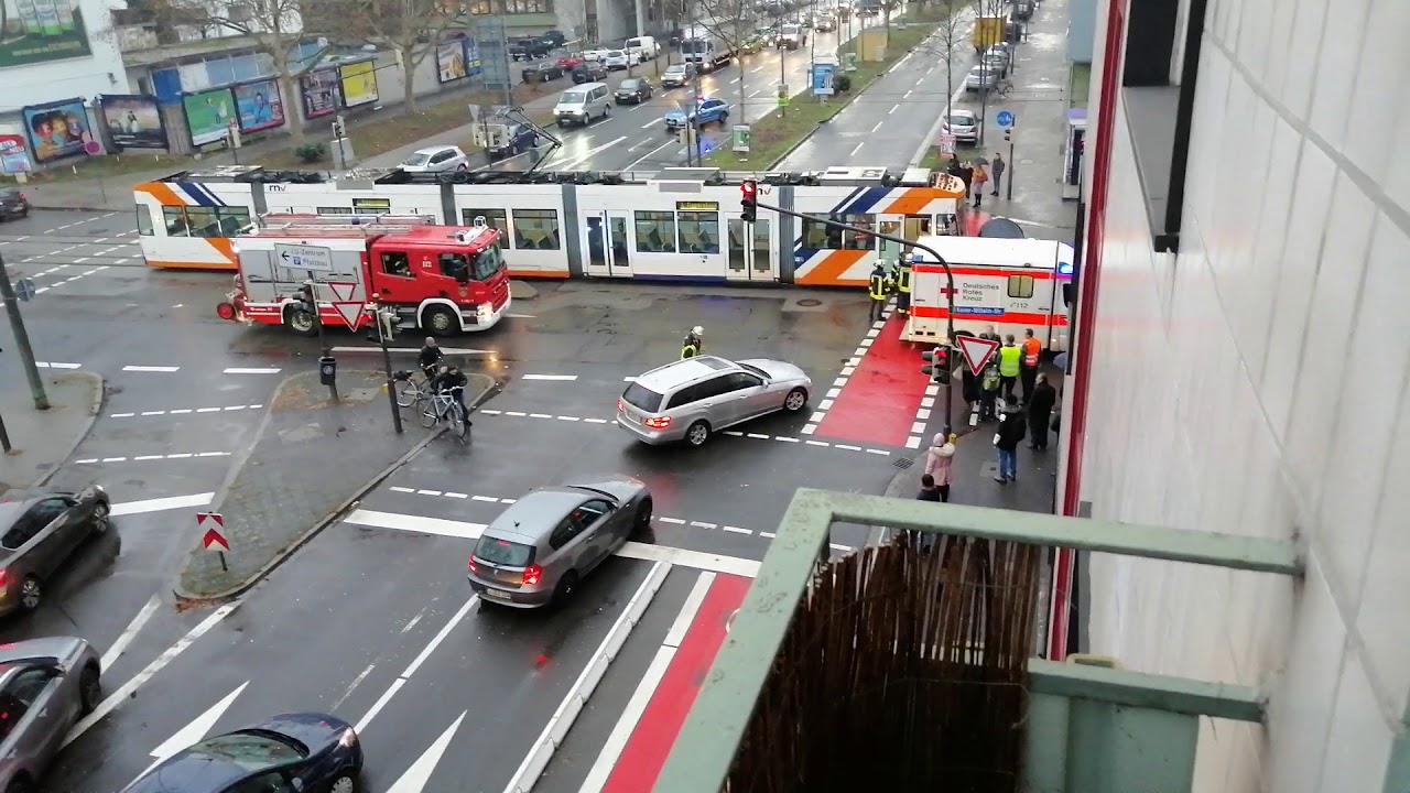 Straßenbahnunfall. Komplettsperrung. Ludwigshafen