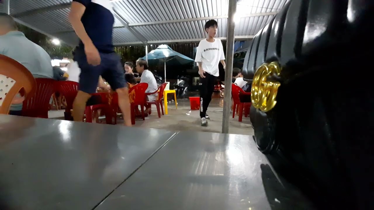 Mục sở thị quán Mệ Xuân ăn bánh lọc ngon nhất Đồng Hới