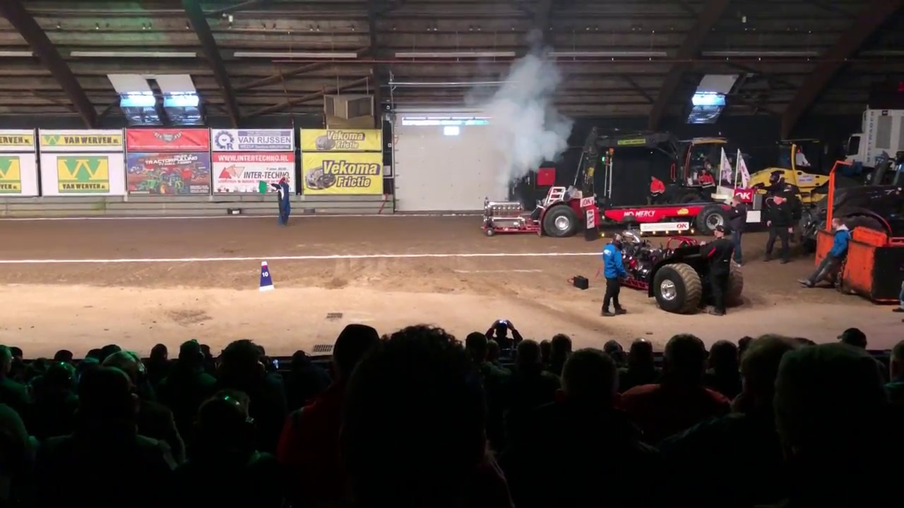 Tractor Pulling IJsselhallen 2018 crash