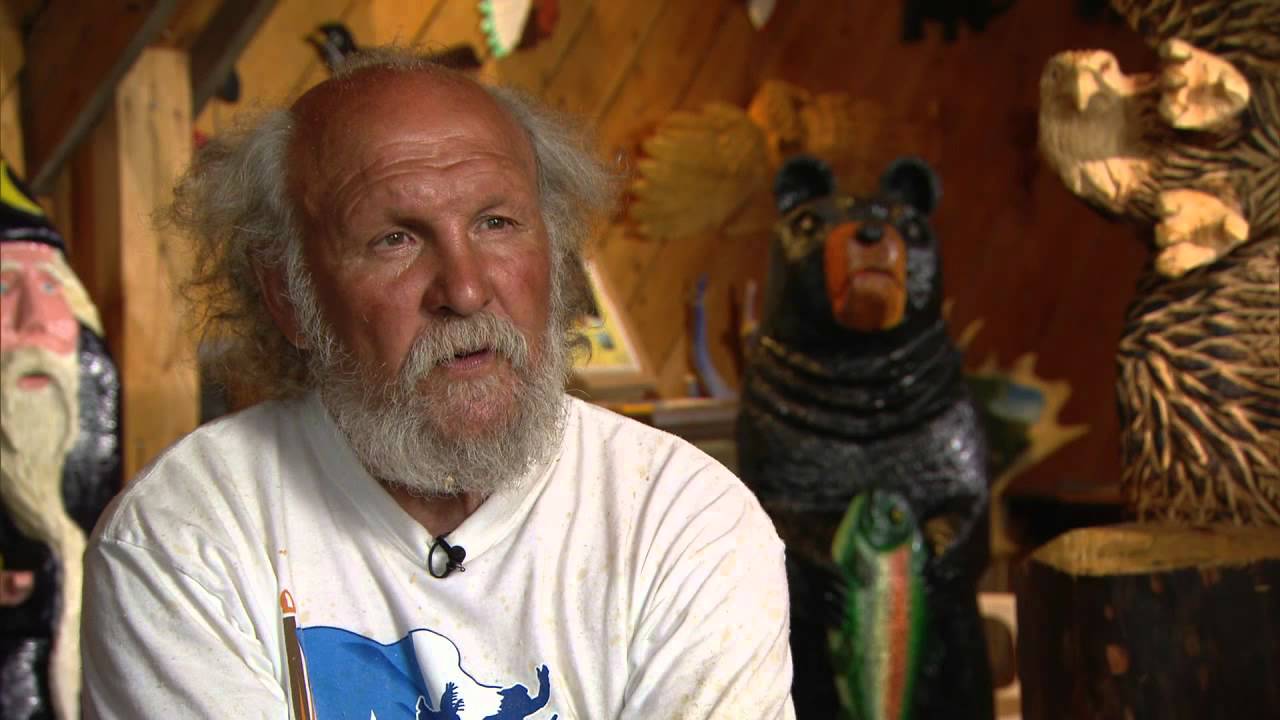 Chainsaw artist molds marvels out of wood