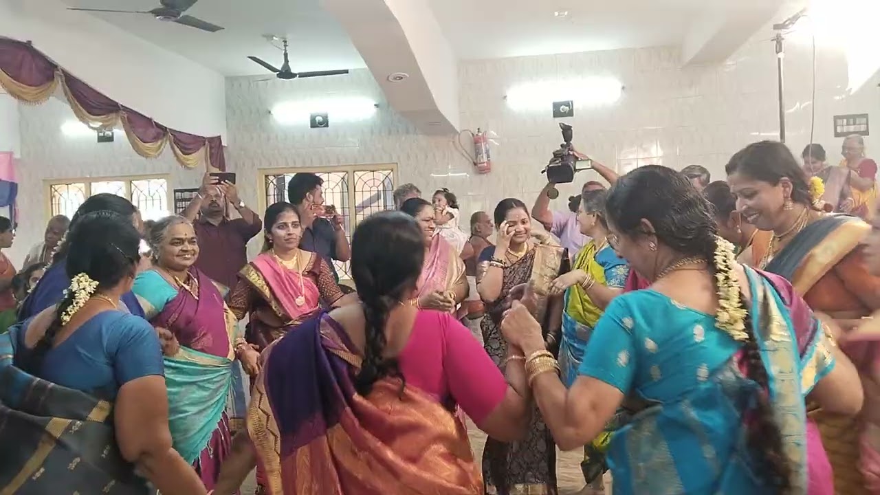 இருக்கும் வரை சந்தோஷமாக இருப்போம் அது உங்களிடம்தான் இருக்கிறது தேடி அலைய வேண்டாம்