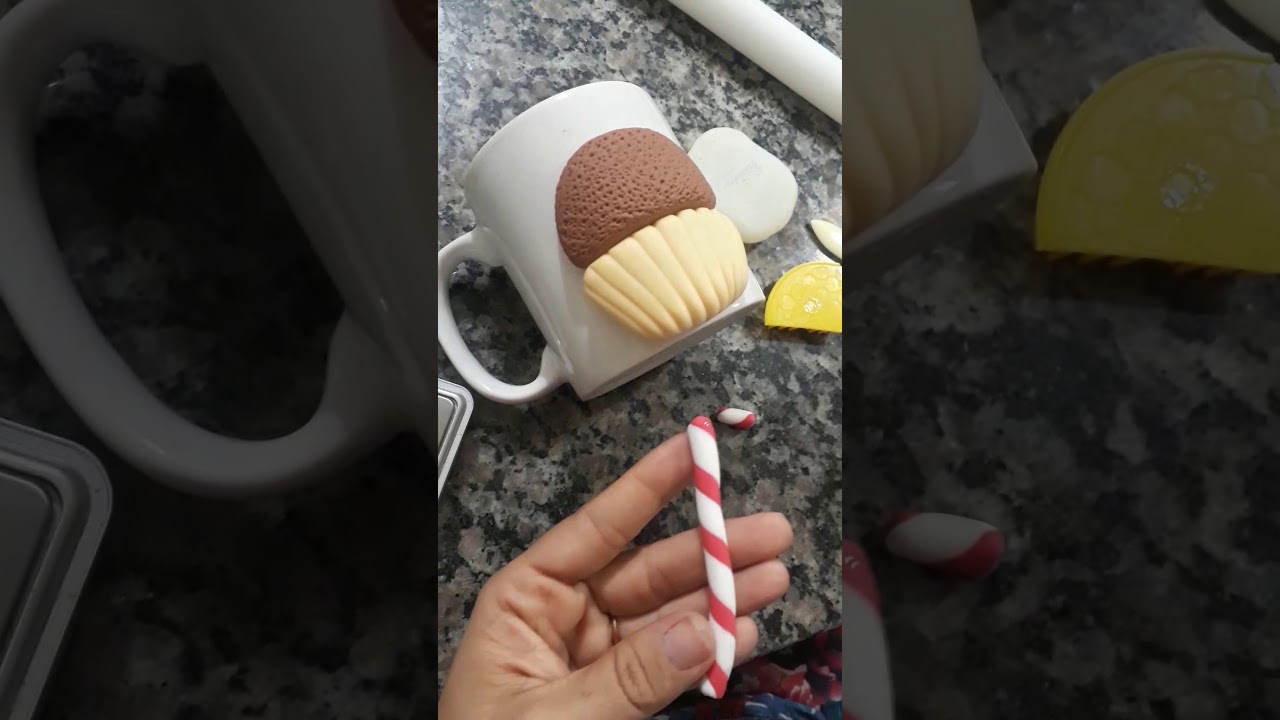 Caneca decorada com cupcake em biscuit