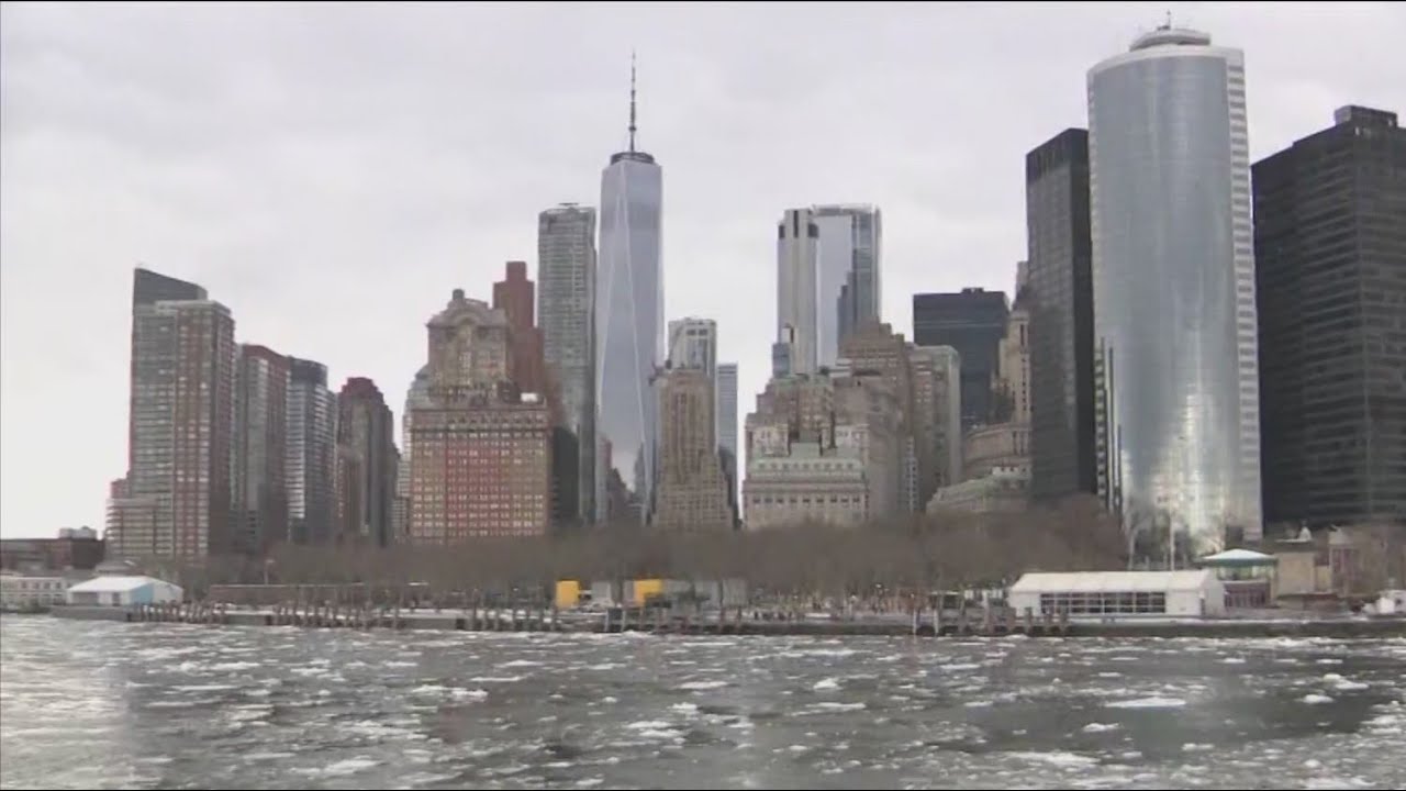 Large chunks of ice clogging NYC harbor