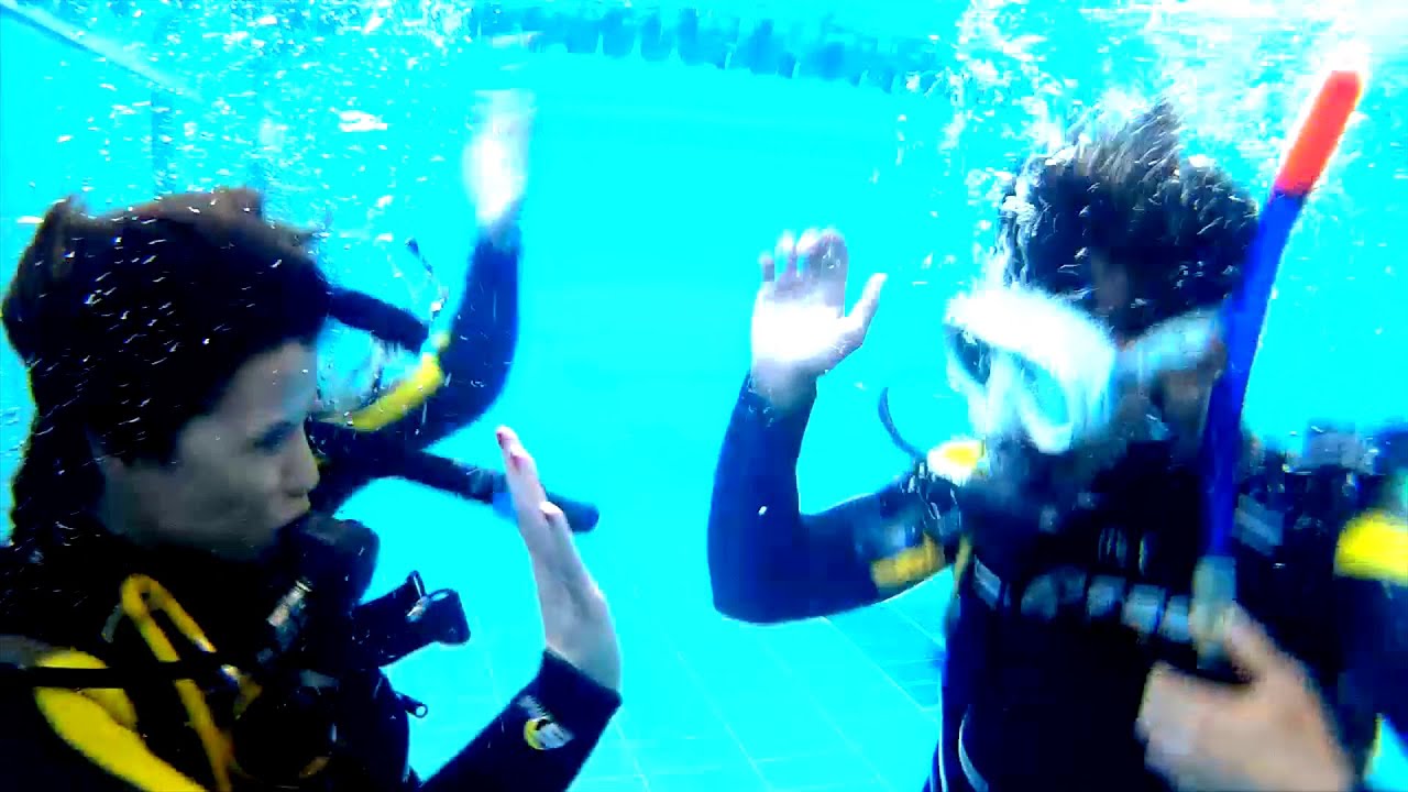 La Primera Vez De... BUCEO EN PISCINA