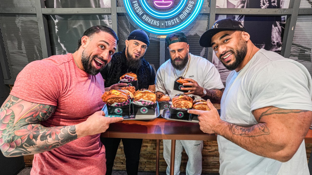 Bodybuilder VS Burger! Wer schafft die Meisten?