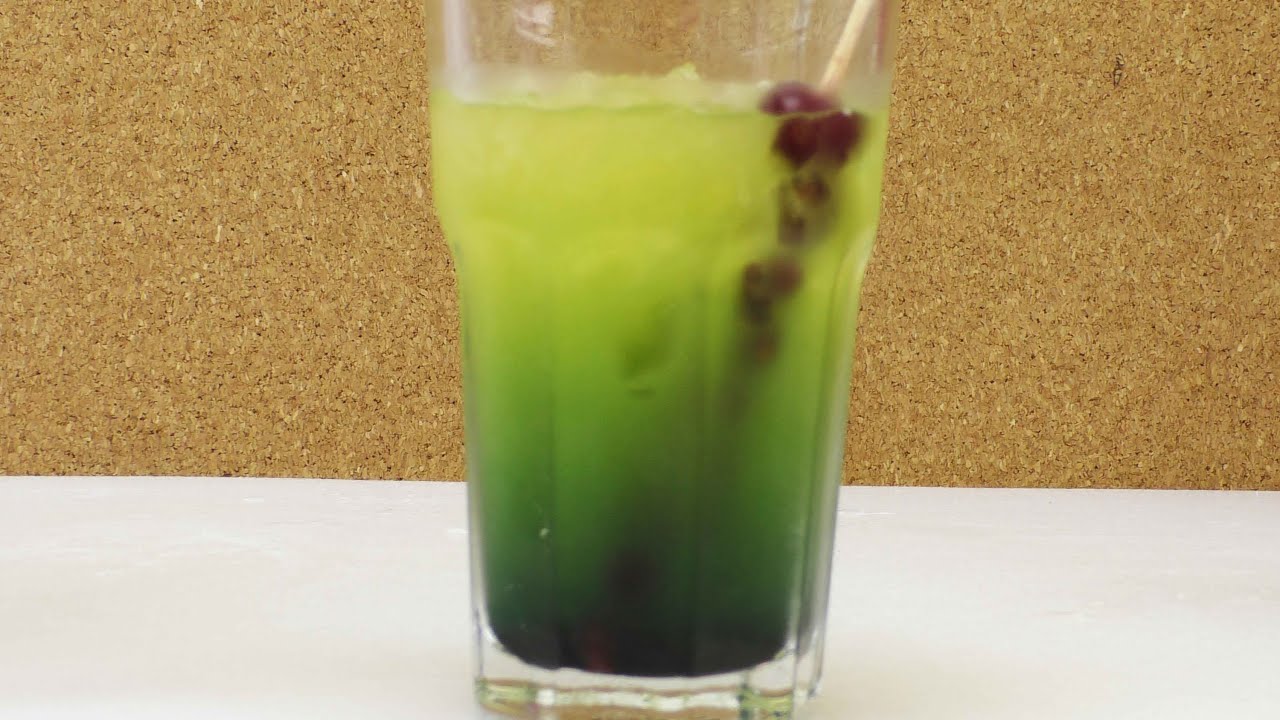 Cocktails ohne Alkohol | bunter alkoholfreier Cocktail aus Fruchtsaft