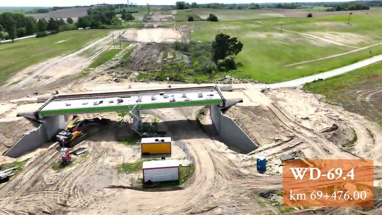 Film z powietrza. Budowa drogi ekspresowej S11 Bobolice – Szczecinek. Postęp prac, maj 2025.