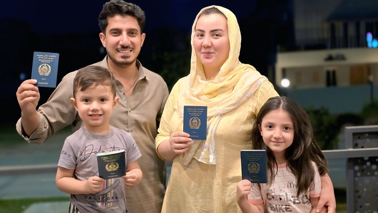 We finally got our visas | در بین خریداری های عید بودیم که خبر خوش ویزه های ما آمد
