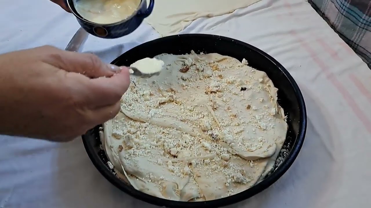 Nema pite dok mama ne uzme oklagiju u svoje ruke 😃 ( a tu je i sutlija)