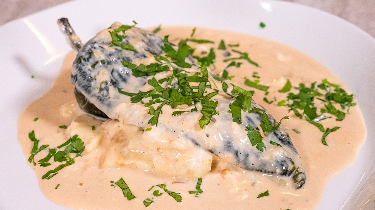 Chiles Rellenos con Queso Panela y Crema: Fáciles y Sin Capear