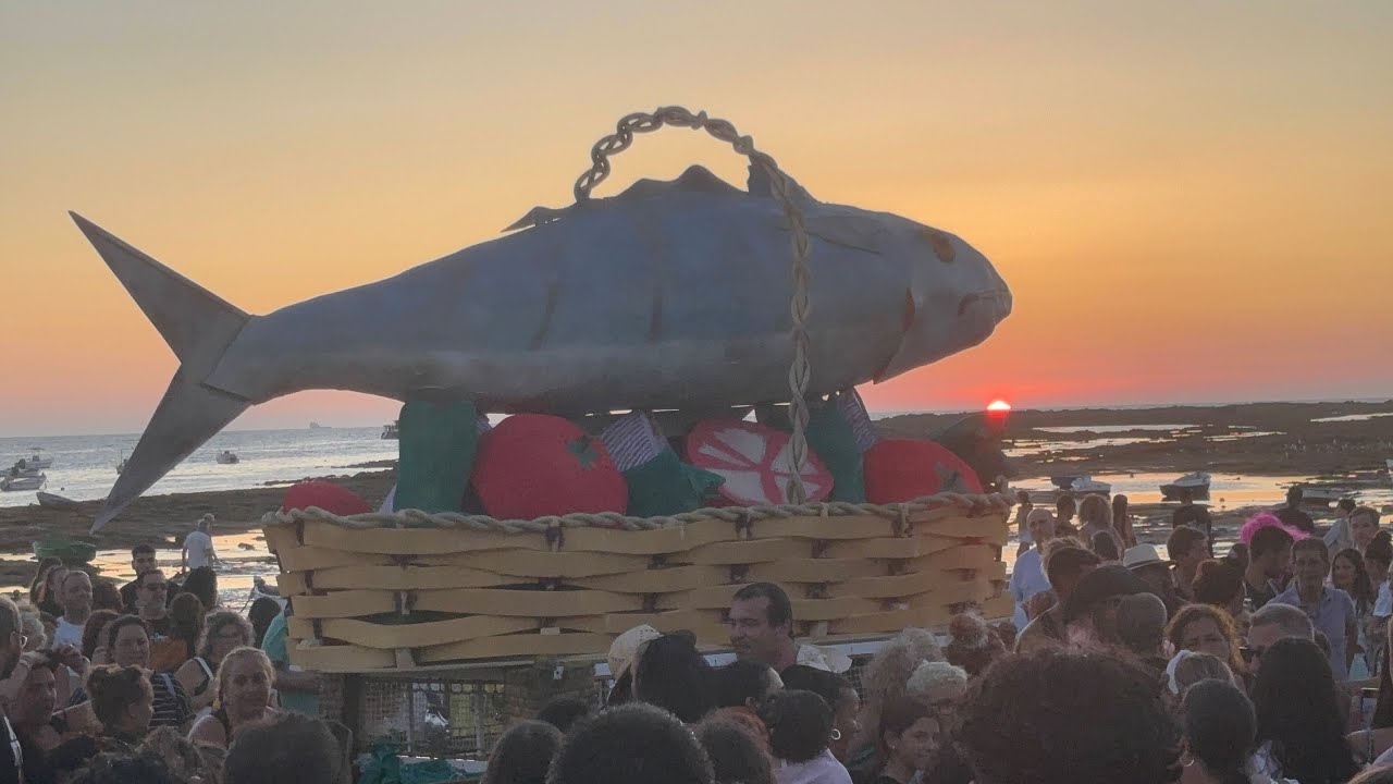 ENTIERRO DE LA CABALLA 2025, PLAYA DE LA CALETA, PREGONERO VERA LUQUE, CADIZ 22 08 25