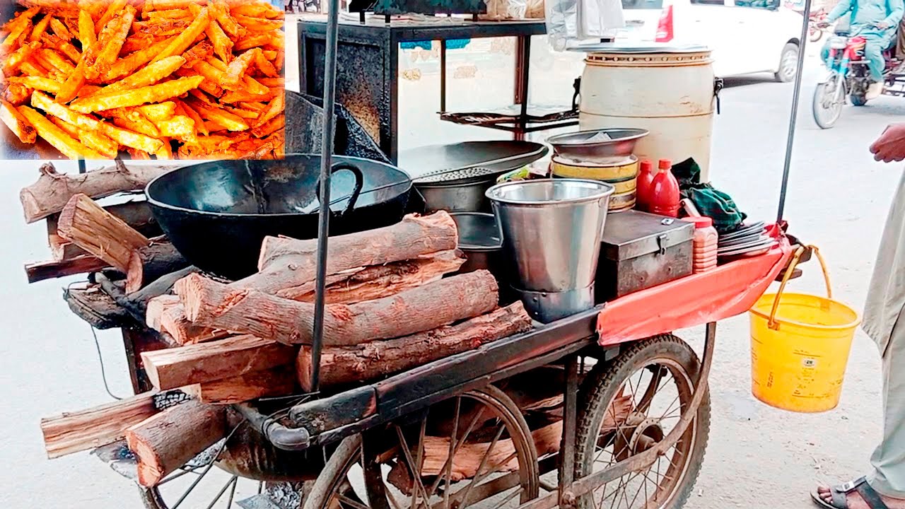 70 Year Old Hard working man | Finger Chips on Roadside | Pakistan Street Food