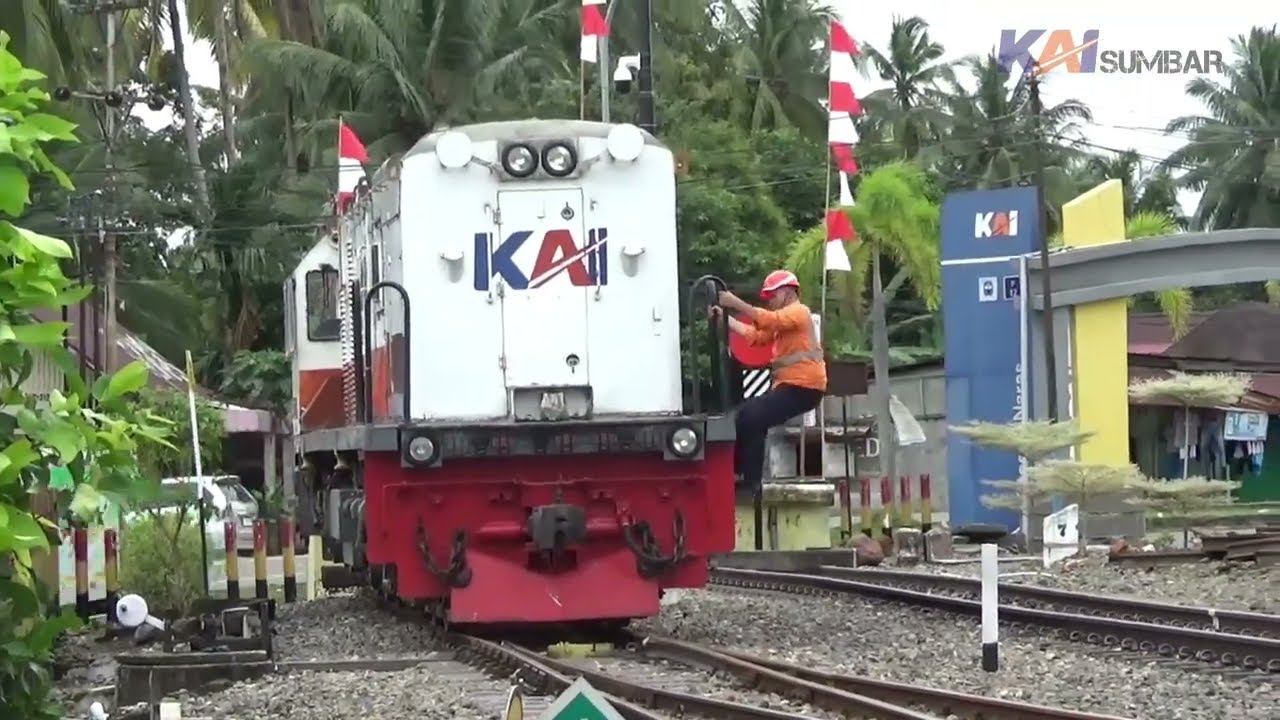 LANGSIR LOKOMOTIF CC 201 DI STASIUN TERAKHIR