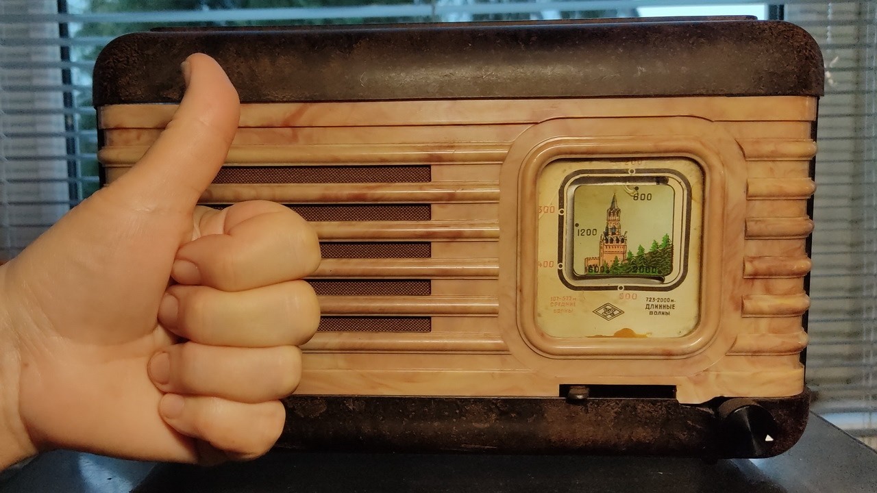 Ламповый радиоприёмник 1953 года из СССР заработал после подачи безопасного питания #oldradio