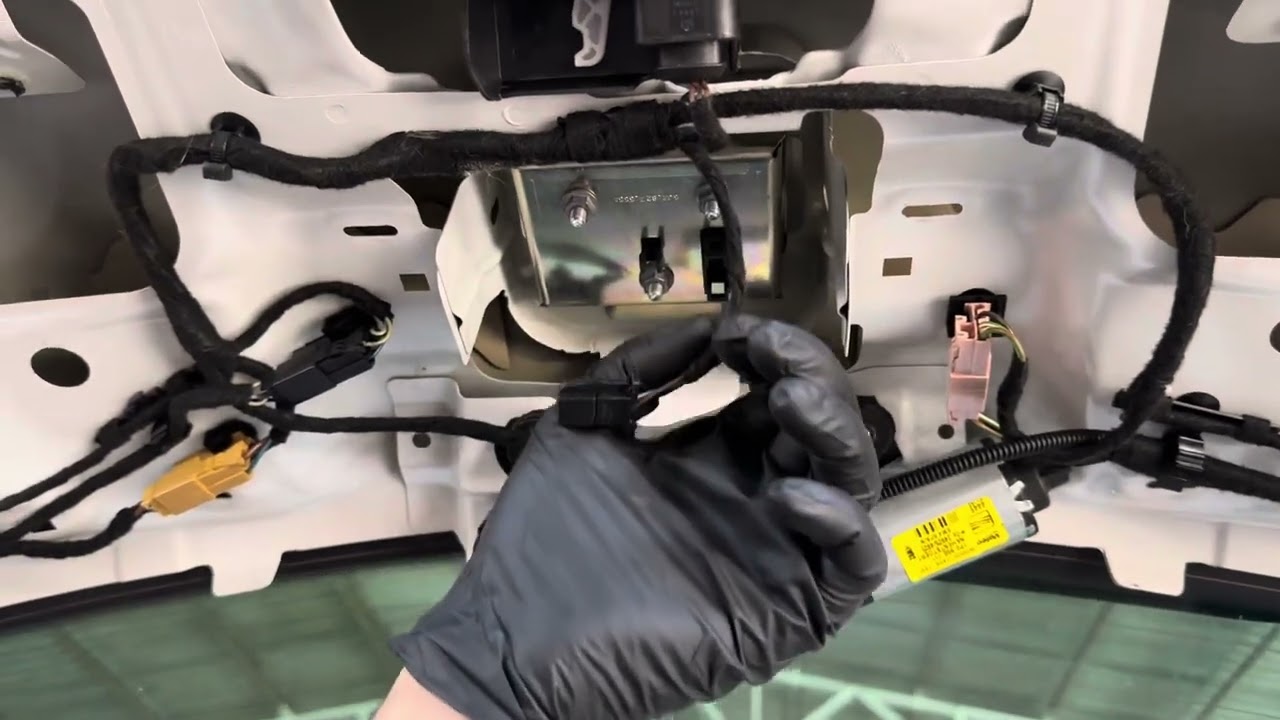 Fallo en cerradura maletero  Seat León 2. Solución rápida