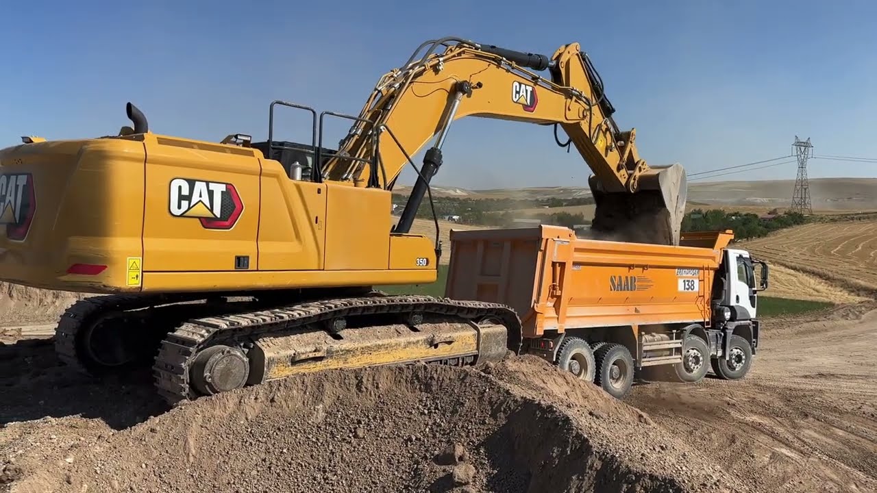 Caterpillar Excavator Truck  Loading