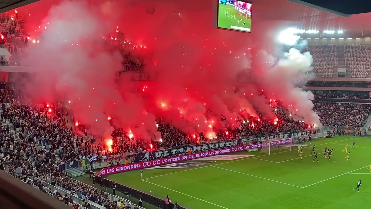 35 ans Ultramarines Bordeaux 1987 / UB87 - FCGB vs Pau Fc - Pyro craquage fumigènes fin de match