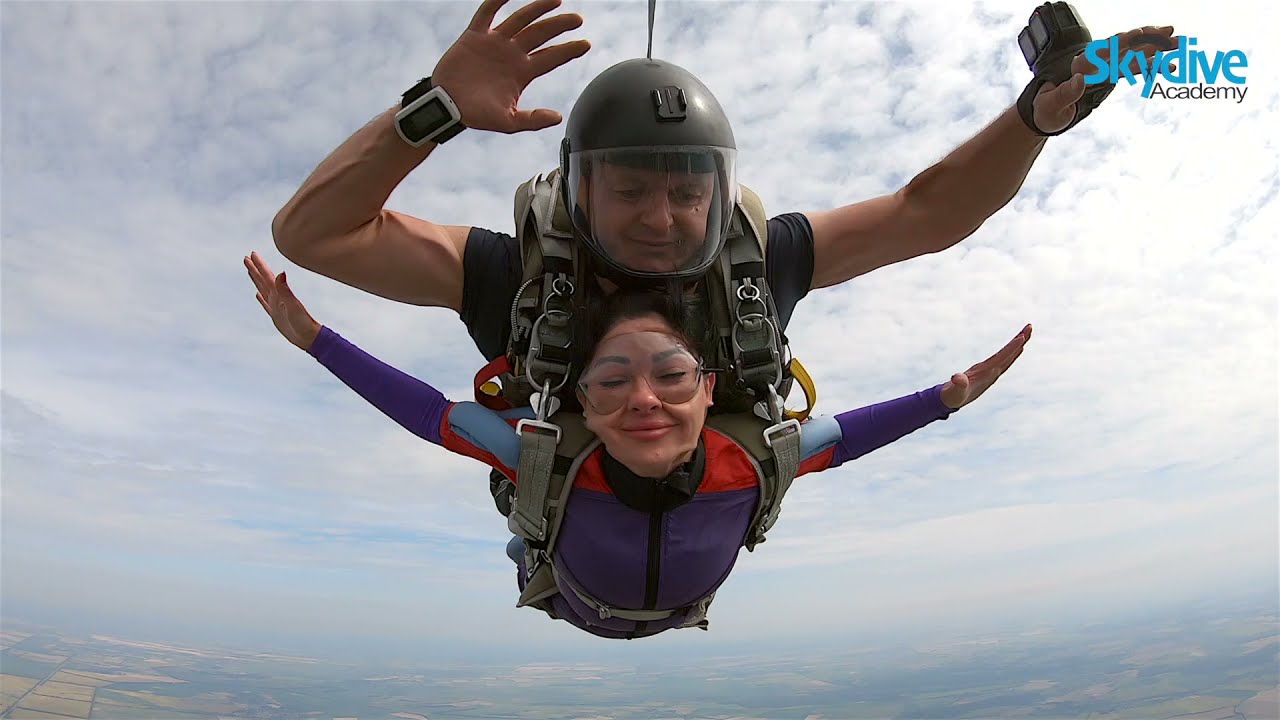 Учбове відео тандем стрибка з парашутом DZ Skydive Academy