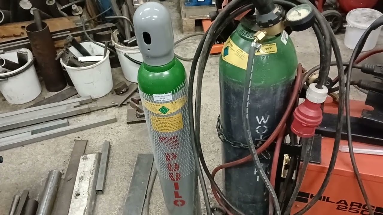 puuilon kaasupullo on hyv&auml; kotihitsarille.miksei muillekin.owning a bottle is good for a home welder