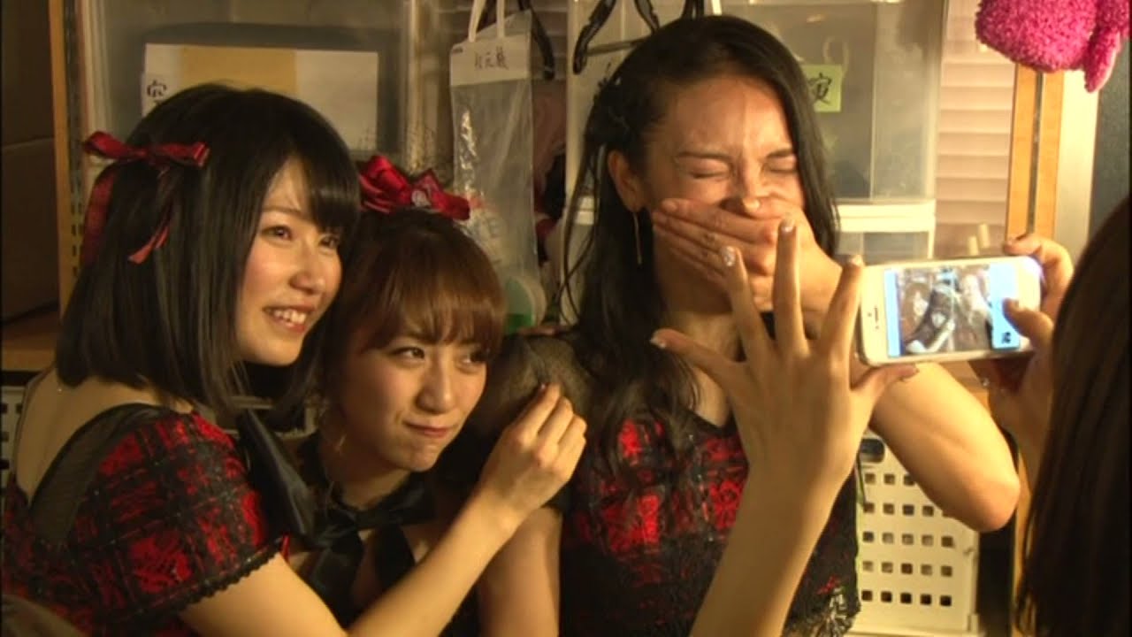 公演後楽屋で号泣する秋元才加を見て笑う横山由依 #秋元才加 #大島優子 #akb48 #高橋みなみ#横山由依