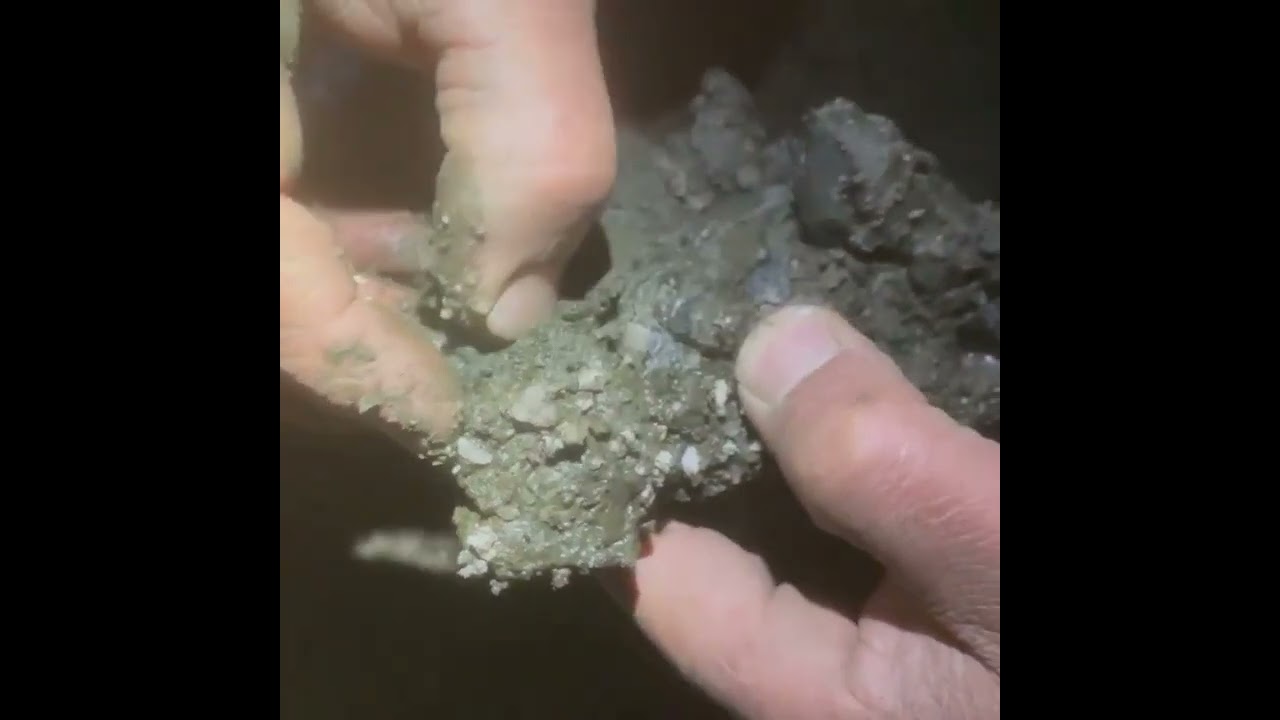 Hunting  Quartz Crystal  Mine In France | Chasse &agrave; la mine de cristal de quartz en France