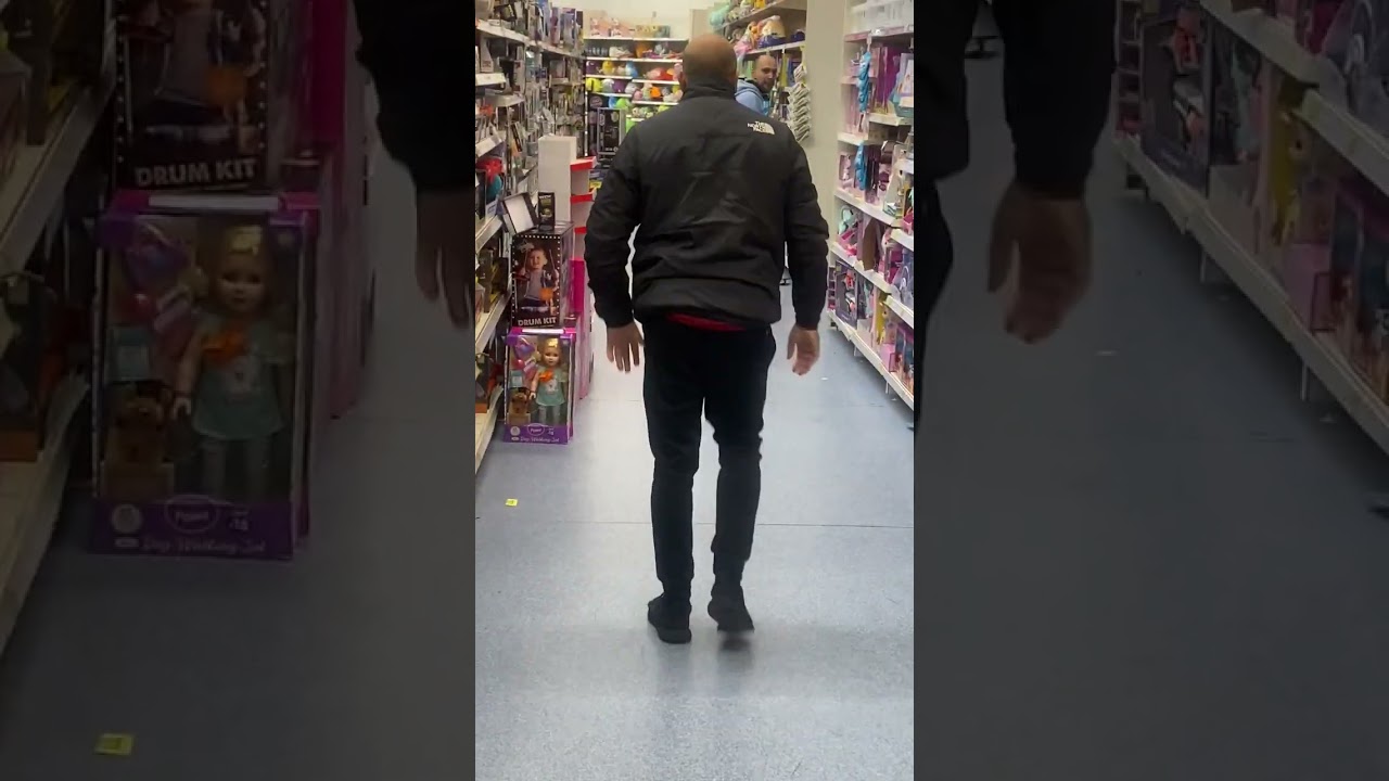 Supermarket Thief Escapes Store