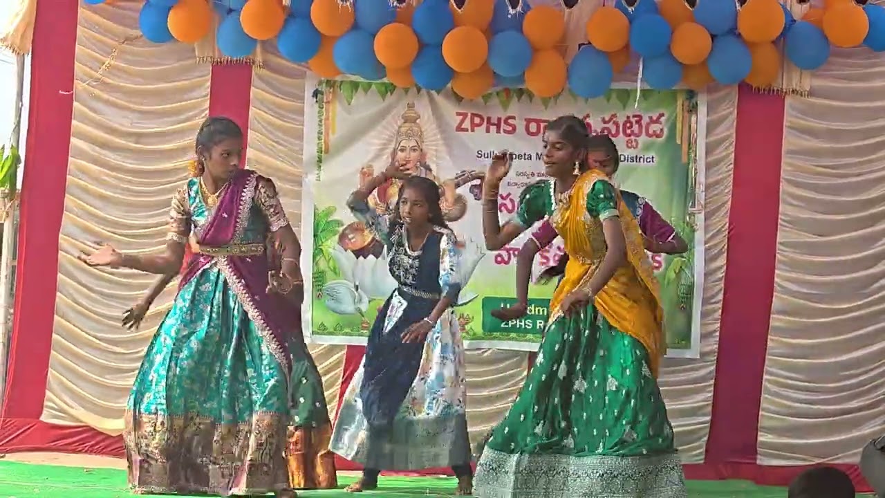 8th class girls Dance performance at Ragannapatteda ZPHS 