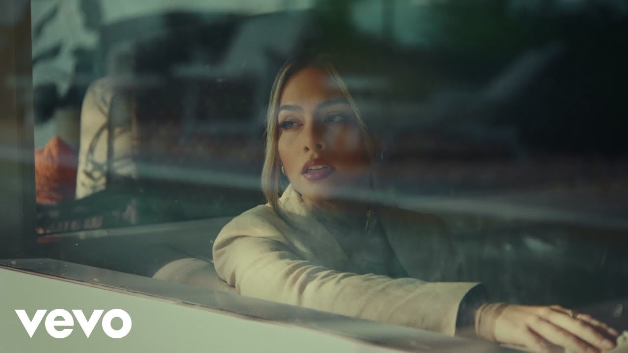 Astrid Celeste - Olvidarte Para Qué (Official Video)