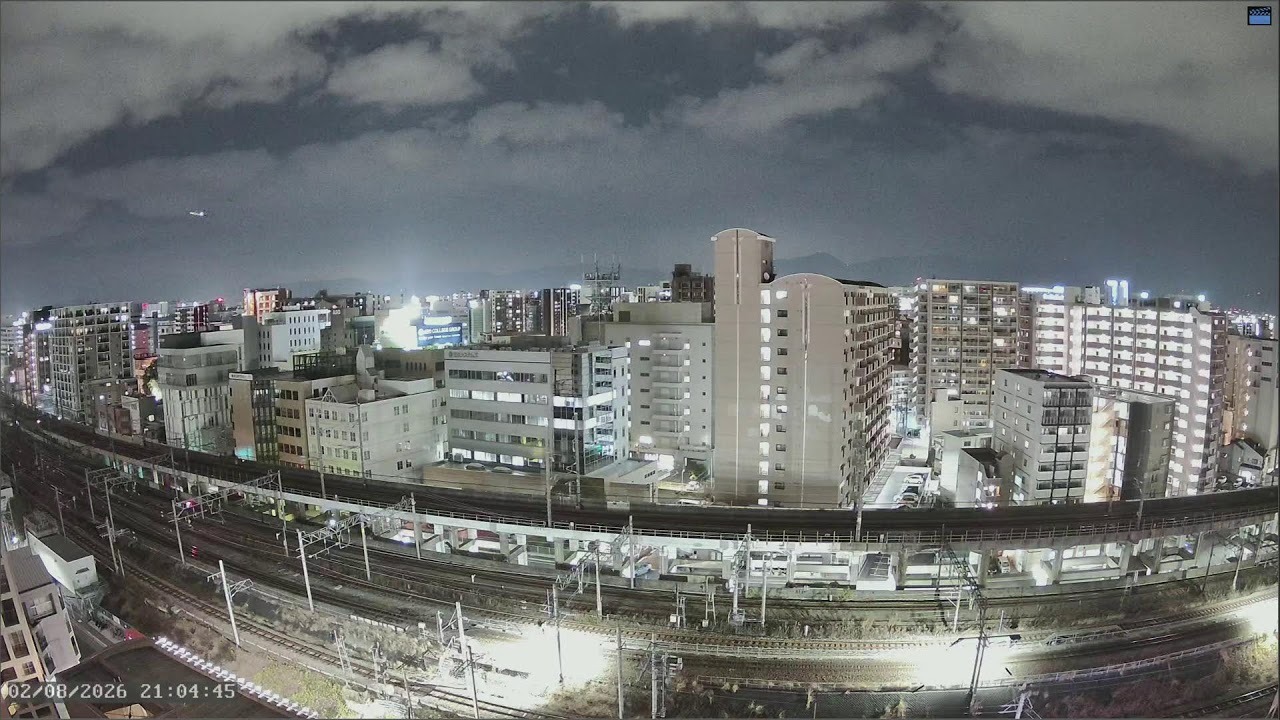 【2026/2/8 10:00 - 21:00】福岡・博多駅 ライブカメラ｜九州新幹線下り｜JR九州・鹿児島本線｜JR西日本・博多南線｜福岡の天気｜福岡の空 | 冬の空