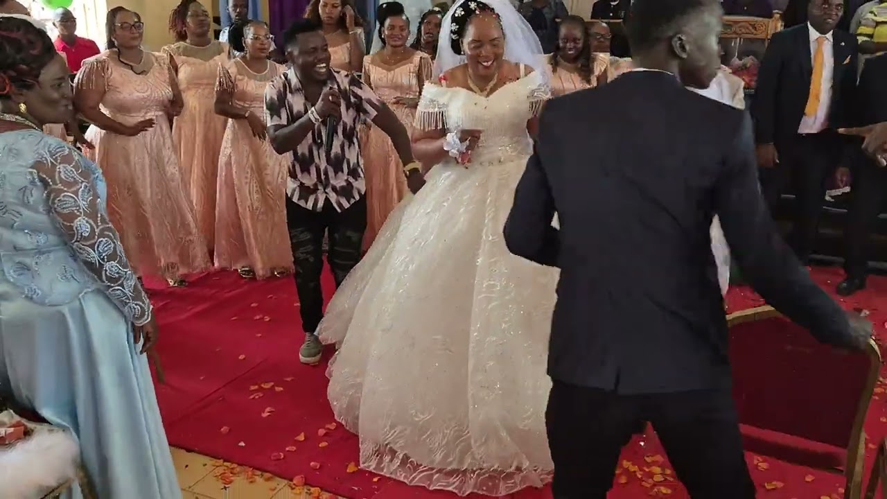 Muthengi ndagara Performance at Muchomba  Wedding 