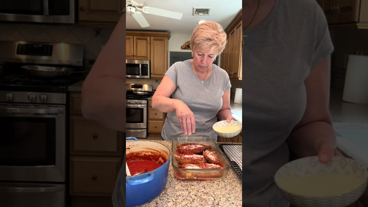 Chicken Parmigiana 🇮🇹 - - #chicken #chickenparmesan #chickenpa