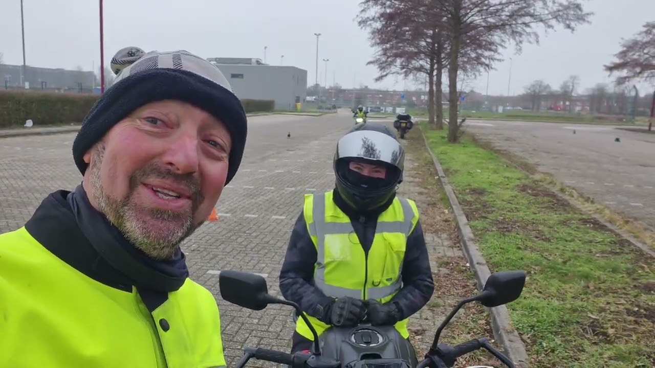 Britt en Robin! Snelle slal-om!  🤣