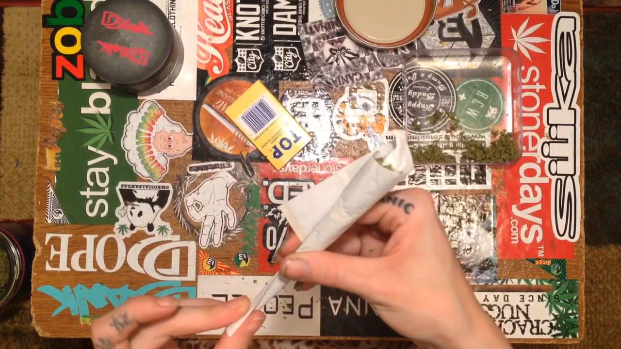 SheSmokesJoints rolling 