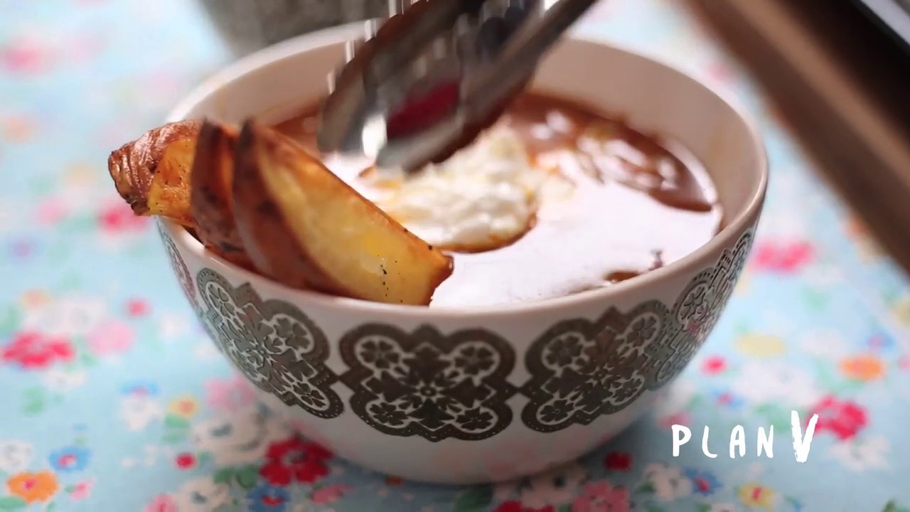 Ajiaco con huevo pochado y papas doradas