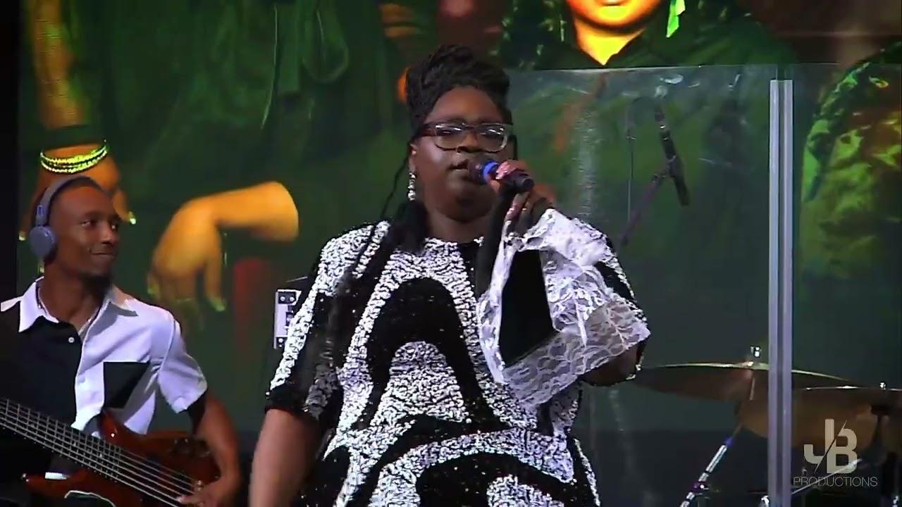 Glorified- No One Like Him featuring Darrel Walls