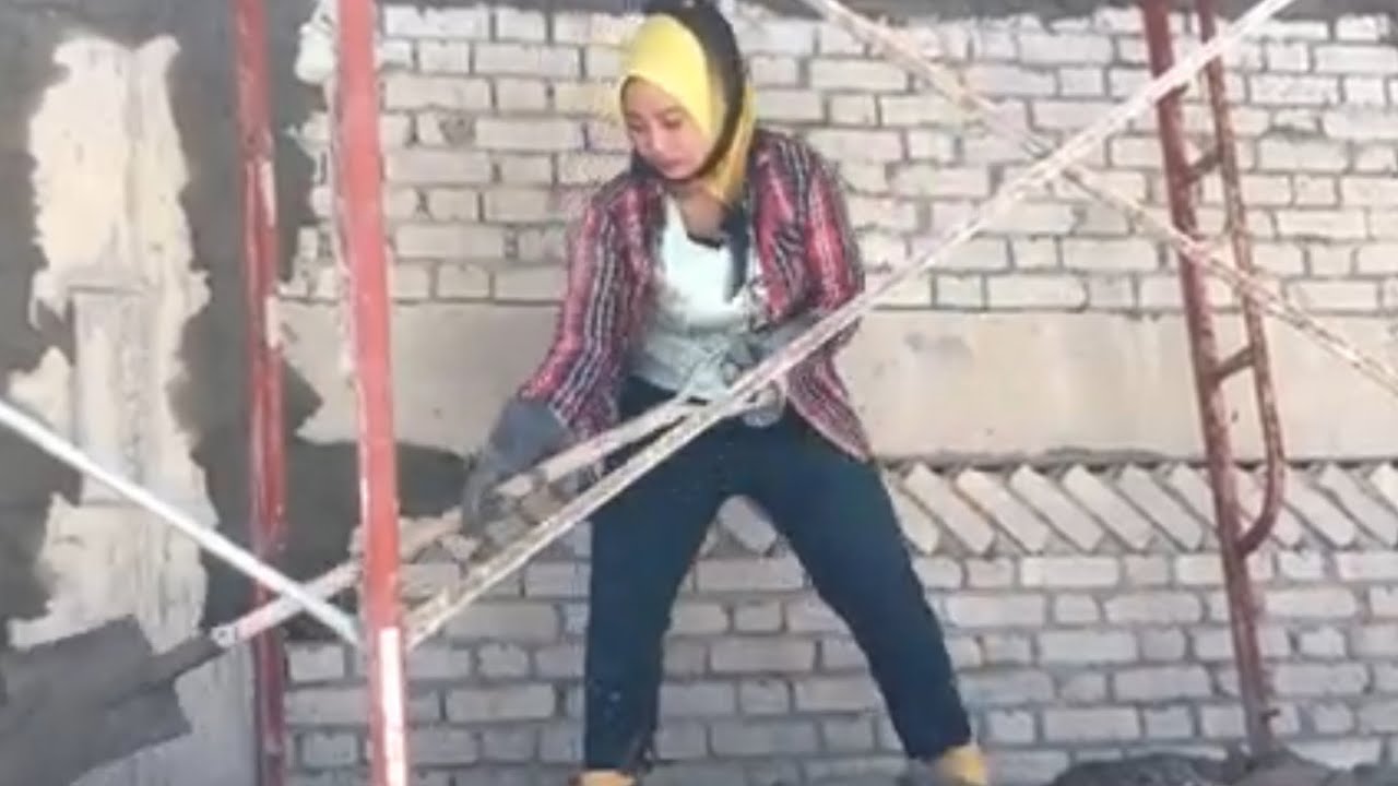 SANGAT LUAR BIASA SEMANGATNYA TKW CANTIK KERJA BANGUNAN//TKI MALAYSIA