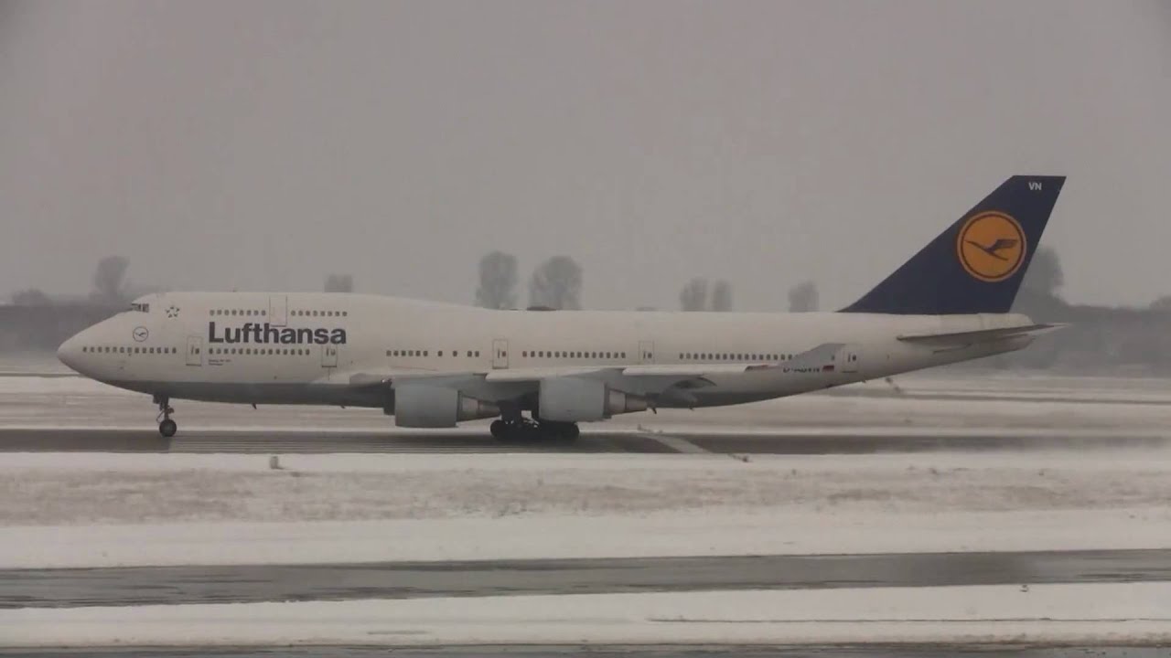 Lufthansa Boeing 747-400 *D-ABVN* am Flughafen Düsseldorf
